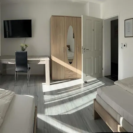 Bodensee Garten Retreat: Spacious Family Apartment with Private Garden Friedrichshafen Exterior photo