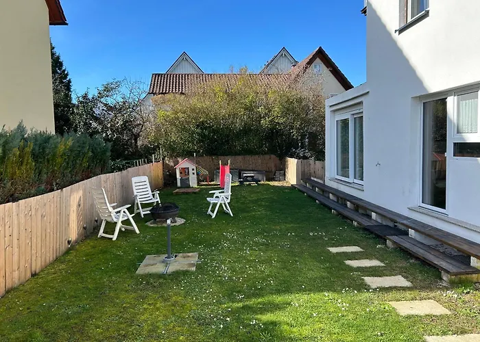 Ferienwohnung Am Bodensee- Zentrale Lage, Free Parking And Wifi, 109 M2, Privater Garten, 7 Gaeste, 2X Kingsize Boxspringbett, Familienfreundlich