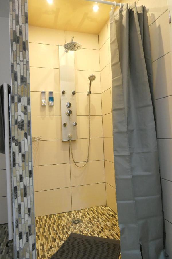 Appartement Am Bodensee- Zentrale Lage, Free Parking And Wifi, 109 M2, Privater Garten, 7 Gaeste, 2x Kingsize Boxspringbett, Familienfreundlich *