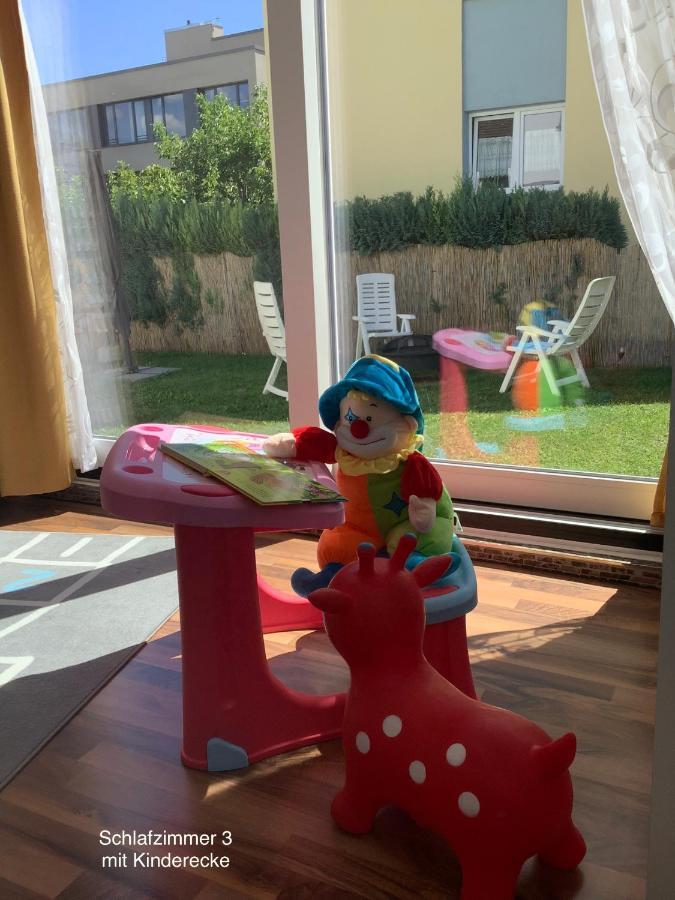 Appartement Am Bodensee- Zentrale Lage, Free Parking And Wifi, 109 M2, Privater Garten, 7 Gaeste, 2x Kingsize Boxspringbett, Familienfreundlich