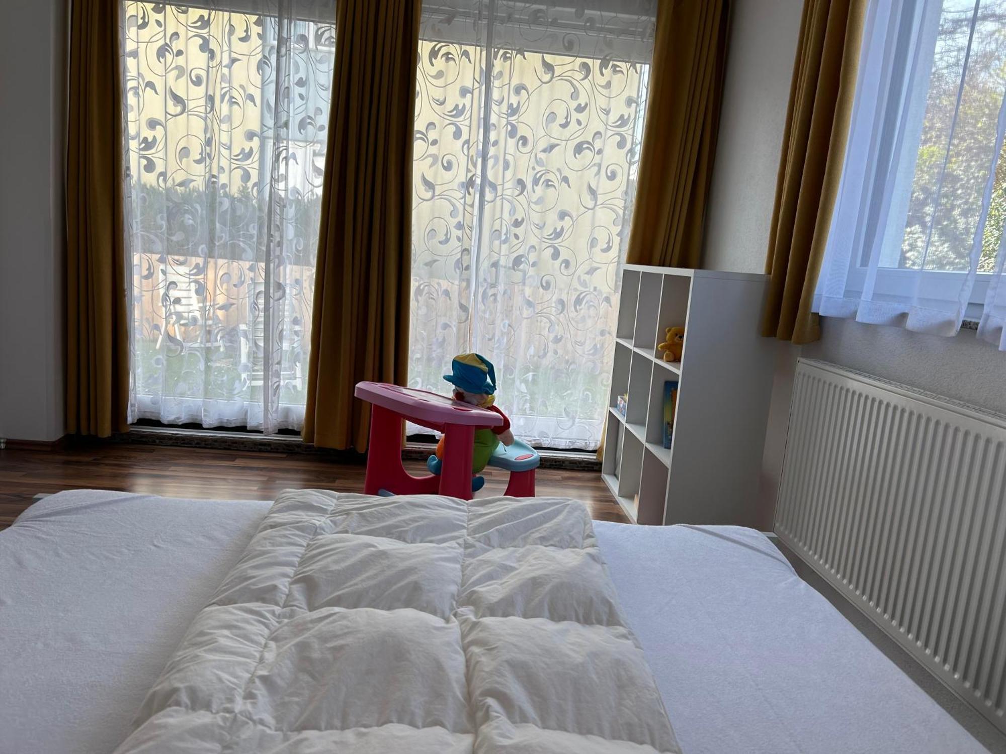 Am Bodensee- Zentrale Lage, Free Parking And Wifi, 109 M2, Privater Garten, 7 Gaeste, 2x Kingsize Boxspringbett, Familienfreundlich Appartement *